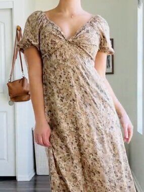 🌼 Sozy Daphne Midi Dress – Neutral Floral